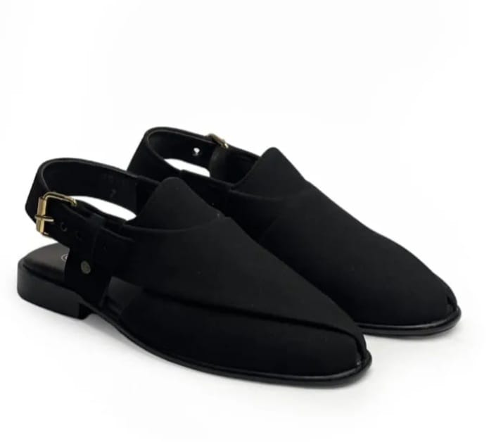 New desighn of Peshawari chappal 2025 traditional desighn for boys and men which is very soft comfortable lightweight and an attractive design which is also very soft and Comfortable
